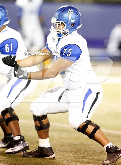 Thumbnail 2 in Fayetteville vs. Conway (AAA 7A Quarterfinal) photogallery.