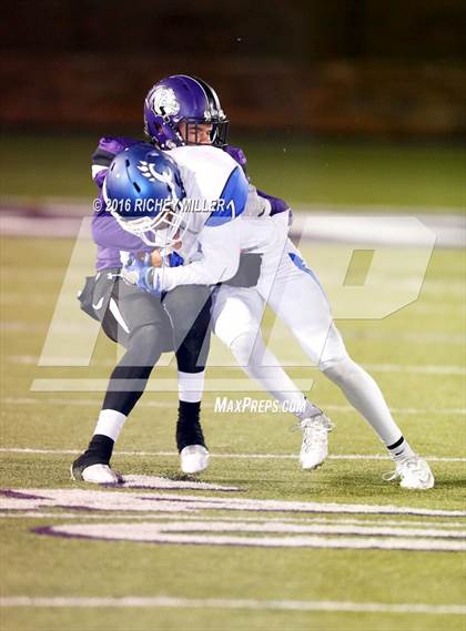 Thumbnail 1 in Fayetteville vs. Conway (AAA 7A Quarterfinal) photogallery.