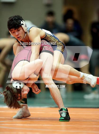 Thumbnail 1 in UIL 6A Region 1 Championships photogallery.