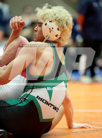 Thumbnail 3 in UIL 6A Region 1 Championships photogallery.