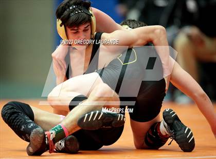 Thumbnail 1 in UIL 6A Region 1 Championships photogallery.