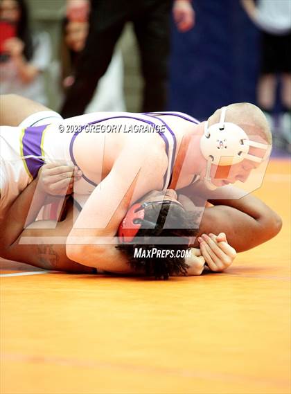 Thumbnail 1 in UIL 6A Region 1 Championships photogallery.