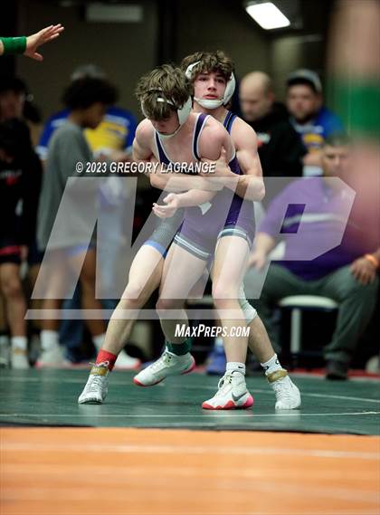 Thumbnail 2 in UIL 6A Region 1 Championships photogallery.