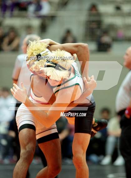 Thumbnail 1 in UIL 6A Region 1 Championships photogallery.