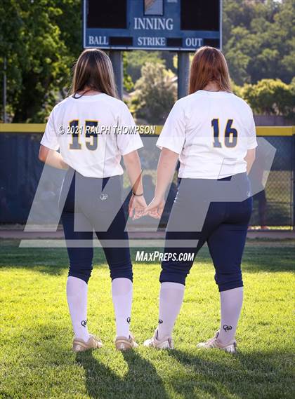 Thumbnail 2 in Oak Ridge (Team & Individual Photos) photogallery.