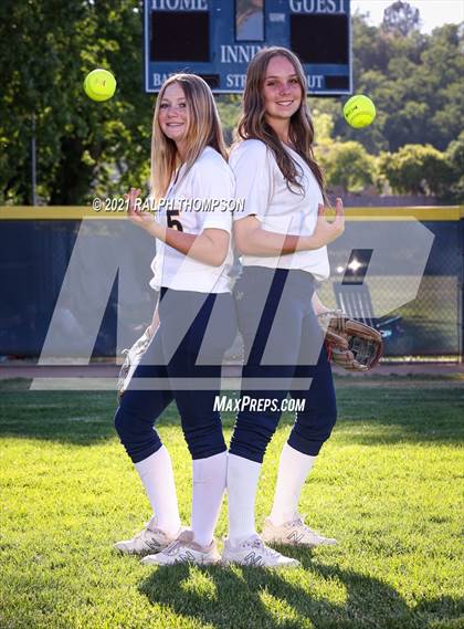 Thumbnail 3 in Oak Ridge (Team & Individual Photos) photogallery.