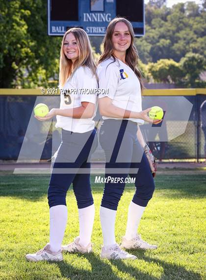 Thumbnail 2 in Oak Ridge (Team & Individual Photos) photogallery.