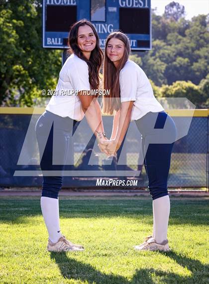 Thumbnail 1 in Oak Ridge (Team & Individual Photos) photogallery.