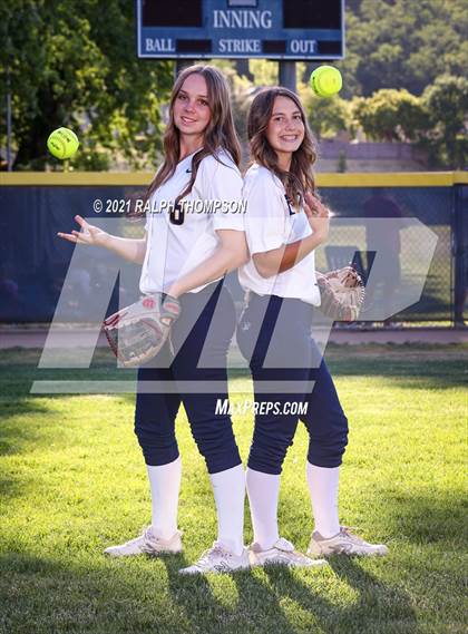 Thumbnail 3 in Oak Ridge (Team & Individual Photos) photogallery.