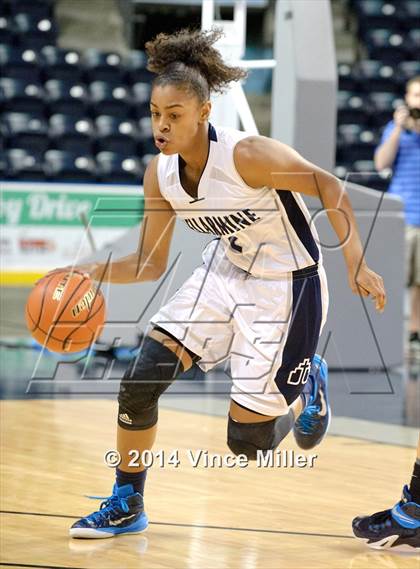 Thumbnail 3 in Bellarmine Prep vs. Lynden Christian photogallery.
