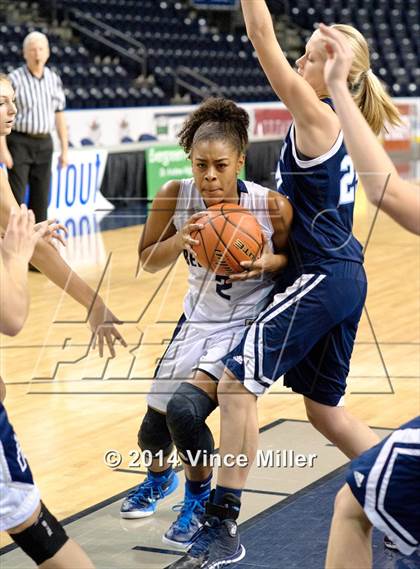 Thumbnail 1 in Bellarmine Prep vs. Lynden Christian photogallery.
