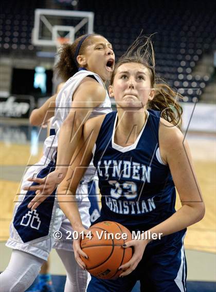 Thumbnail 3 in Bellarmine Prep vs. Lynden Christian photogallery.