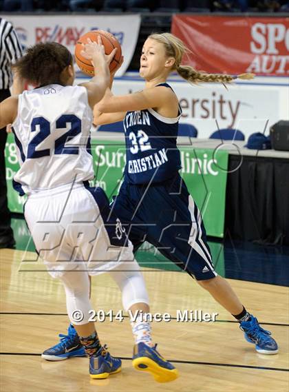 Thumbnail 2 in Bellarmine Prep vs. Lynden Christian photogallery.