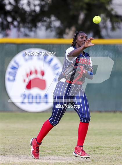 Thumbnail 3 in Liberty vs. Hanford photogallery.