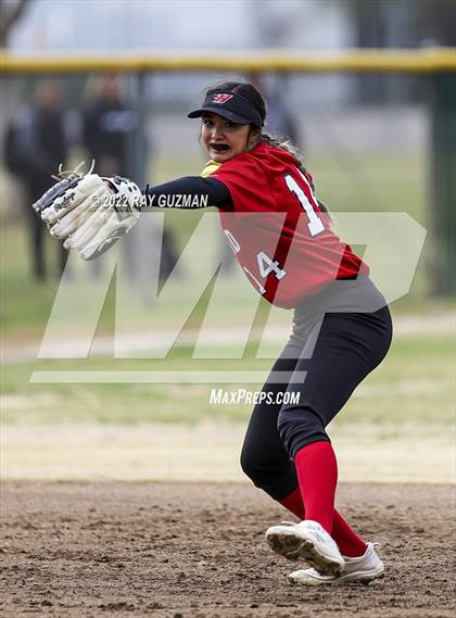 Thumbnail 3 in Liberty vs. Hanford photogallery.