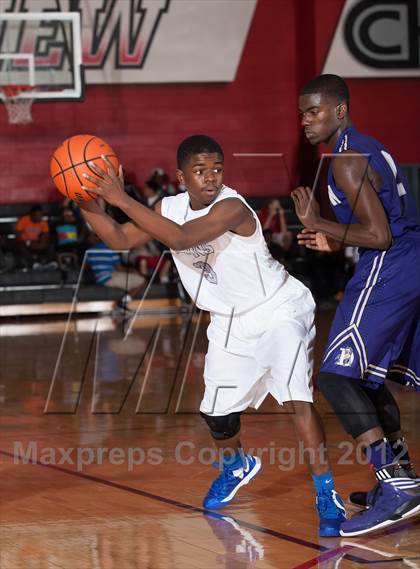 Thumbnail 1 in Turner [R. L.] vs Denton (Carrollton-Farmers Branch Basketball Classic) photogallery.