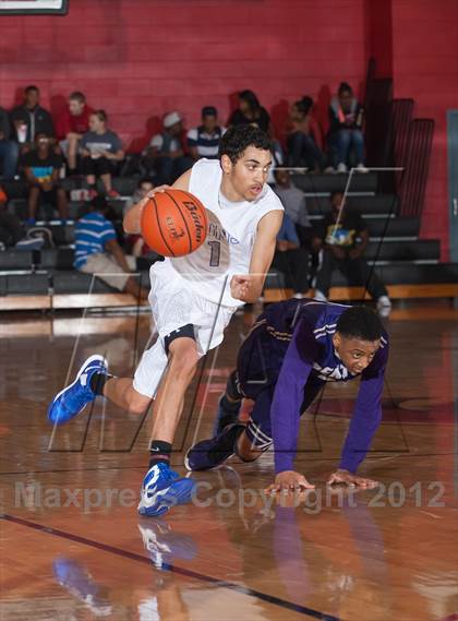 Thumbnail 3 in Turner [R. L.] vs Denton (Carrollton-Farmers Branch Basketball Classic) photogallery.