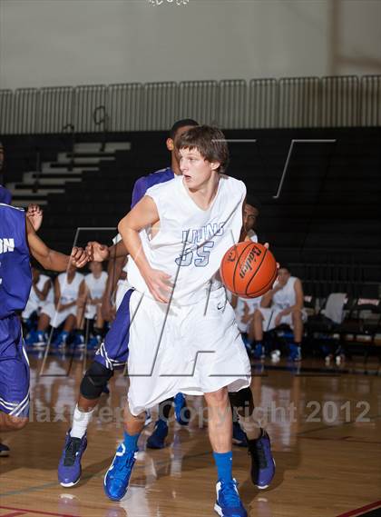 Thumbnail 2 in Turner [R. L.] vs Denton (Carrollton-Farmers Branch Basketball Classic) photogallery.