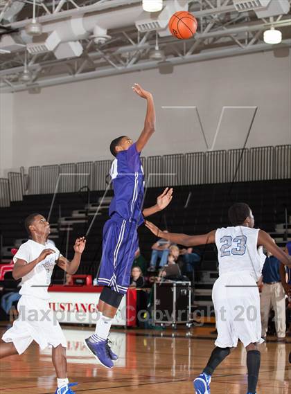 Thumbnail 1 in Turner [R. L.] vs Denton (Carrollton-Farmers Branch Basketball Classic) photogallery.