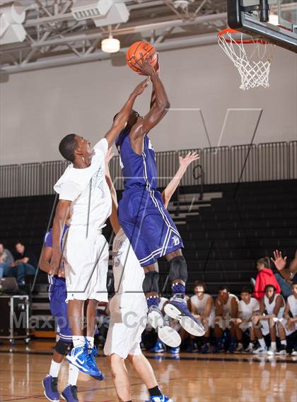 Thumbnail 3 in Turner [R. L.] vs Denton (Carrollton-Farmers Branch Basketball Classic) photogallery.