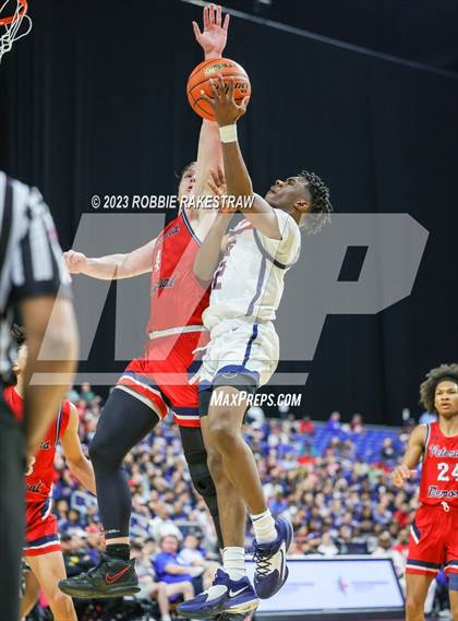 Thumbnail 3 in Kimball vs. Veterans Memorial (UIL 5A Basketball State Semifinal) photogallery.