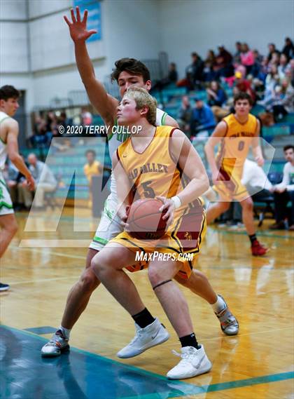 Thumbnail 2 in Star Valley vs. Ridgeline (Eagle Holiday Shootout) photogallery.