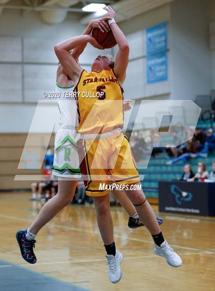 Thumbnail 2 in Star Valley vs. Ridgeline (Eagle Holiday Shootout) photogallery.