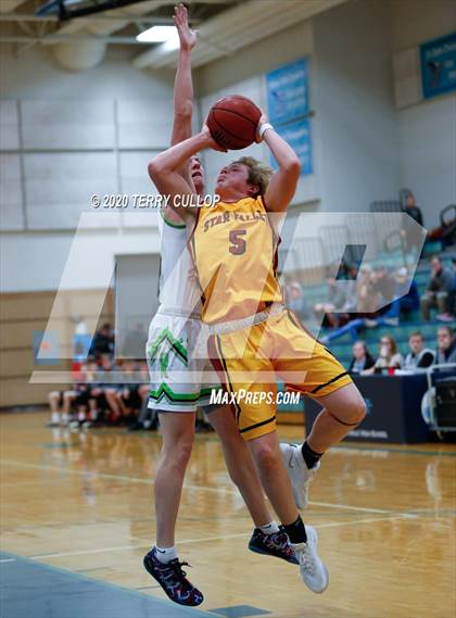 Thumbnail 3 in Star Valley vs. Ridgeline (Eagle Holiday Shootout) photogallery.