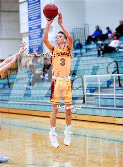 Thumbnail 2 in Star Valley vs. Ridgeline (Eagle Holiday Shootout) photogallery.