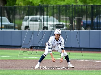 Thumbnail 3 in Oak Ridge vs. Dallas Jesuit (UIL Class 6A Region II Semifinal) photogallery.