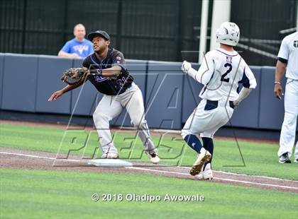 Thumbnail 2 in Oak Ridge vs. Dallas Jesuit (UIL Class 6A Region II Semifinal) photogallery.