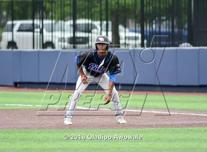 Thumbnail 1 in Oak Ridge vs. Dallas Jesuit (UIL Class 6A Region II Semifinal) photogallery.