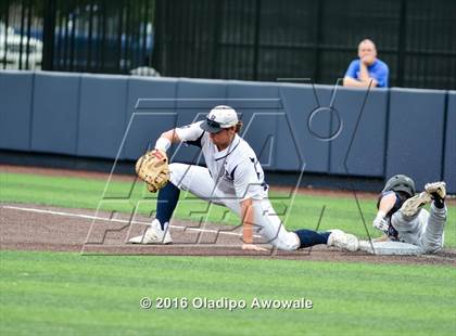 Thumbnail 2 in Oak Ridge vs. Dallas Jesuit (UIL Class 6A Region II Semifinal) photogallery.