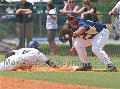 Thumbnail 2 in Canisius vs. Bishop McLaughlin Catholic photogallery.