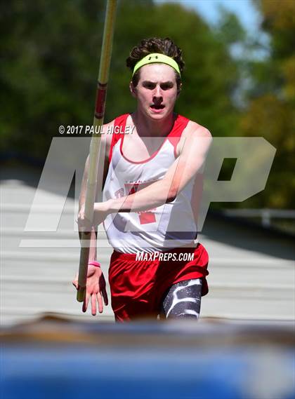 Thumbnail 2 in Hornet Invitational photogallery.