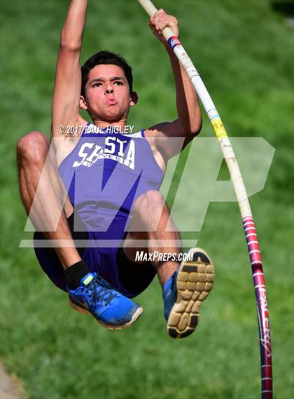 Thumbnail 2 in Hornet Invitational photogallery.