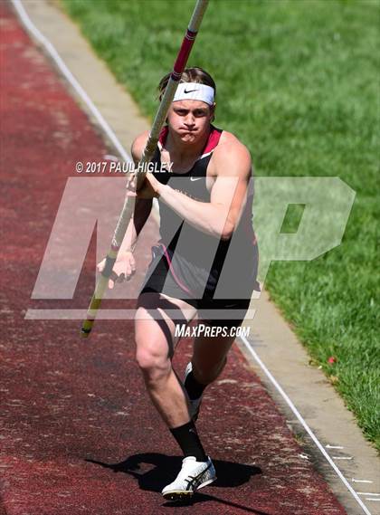 Thumbnail 2 in Hornet Invitational photogallery.
