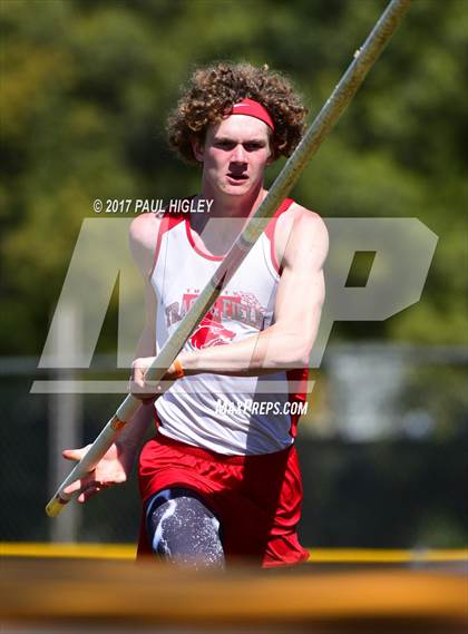 Thumbnail 2 in Hornet Invitational photogallery.