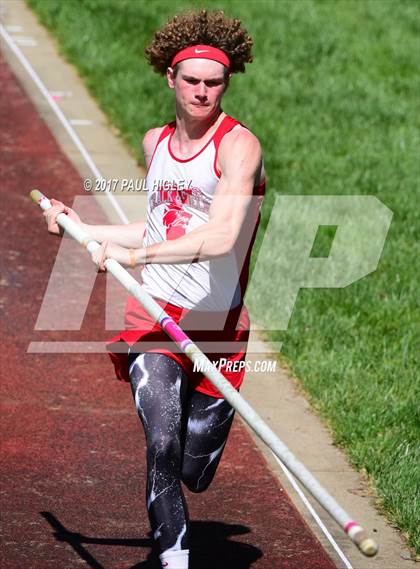 Thumbnail 3 in Hornet Invitational photogallery.