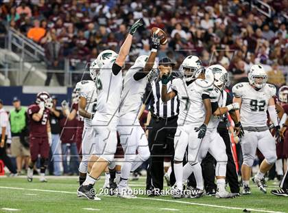 Thumbnail 2 in Ennis vs. Cedar Park (UIL 5A Division 2 Final) photogallery.