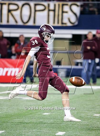 Thumbnail 1 in Ennis vs. Cedar Park (UIL 5A Division 2 Final) photogallery.