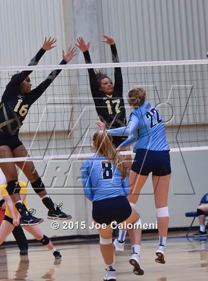 Thumbnail 2 in Johnson [Claudia Taylor] vs Brennan (Paul Taylor Field House) photogallery.