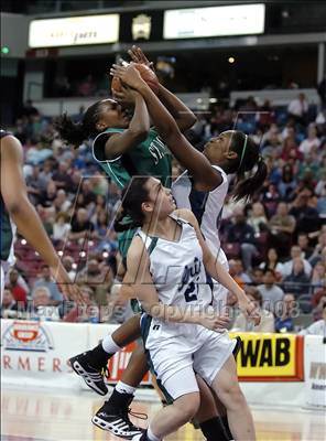 Thumbnail 2 in St. Mary's vs. Sacred Heart Cathedral (CIF NorCal D3 Final) photogallery.