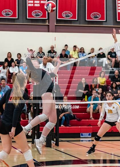 Thumbnail 2 in Aragon vs. Mountain View (CIF-CCS Div II Girls Volleyball Championship) photogallery.