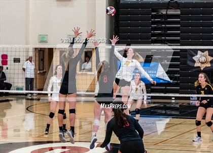 Thumbnail 2 in Aragon vs. Mountain View (CIF-CCS Div II Girls Volleyball Championship) photogallery.