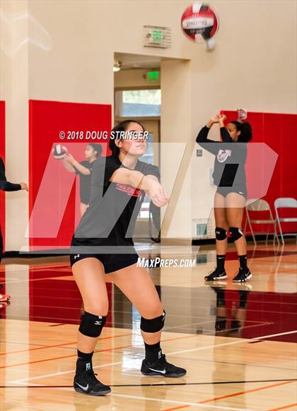 Thumbnail 1 in Aragon vs. Mountain View (CIF-CCS Div II Girls Volleyball Championship) photogallery.