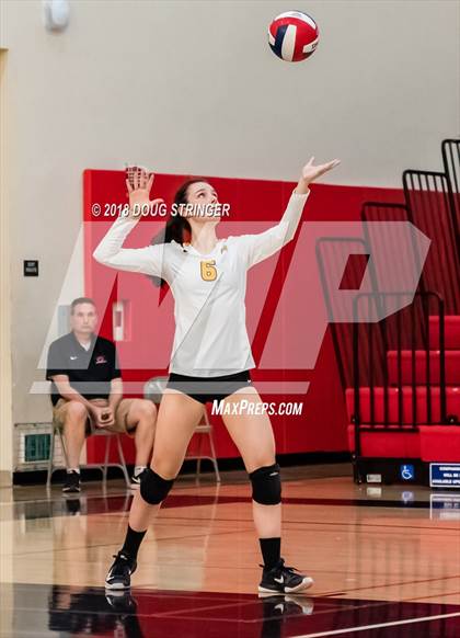 Thumbnail 2 in Aragon vs. Mountain View (CIF-CCS Div II Girls Volleyball Championship) photogallery.