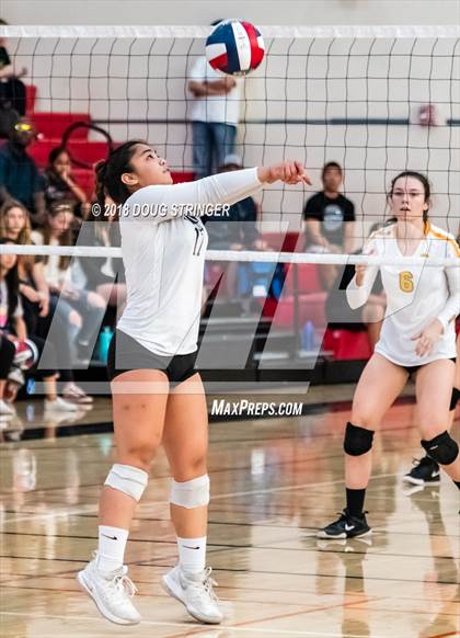 Thumbnail 2 in Aragon vs. Mountain View (CIF-CCS Div II Girls Volleyball Championship) photogallery.