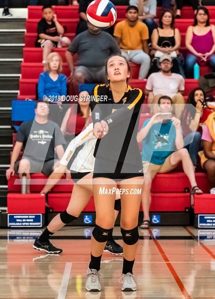 Thumbnail 2 in Aragon vs. Mountain View (CIF-CCS Div II Girls Volleyball Championship) photogallery.
