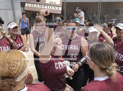 Thumbnail 3 in Mahomet-Seymour vs. Champaign Central (IHSA 3A Regional Final) photogallery.
